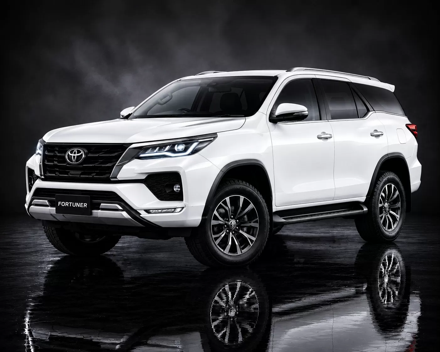 Toyota Fortuner - image 1