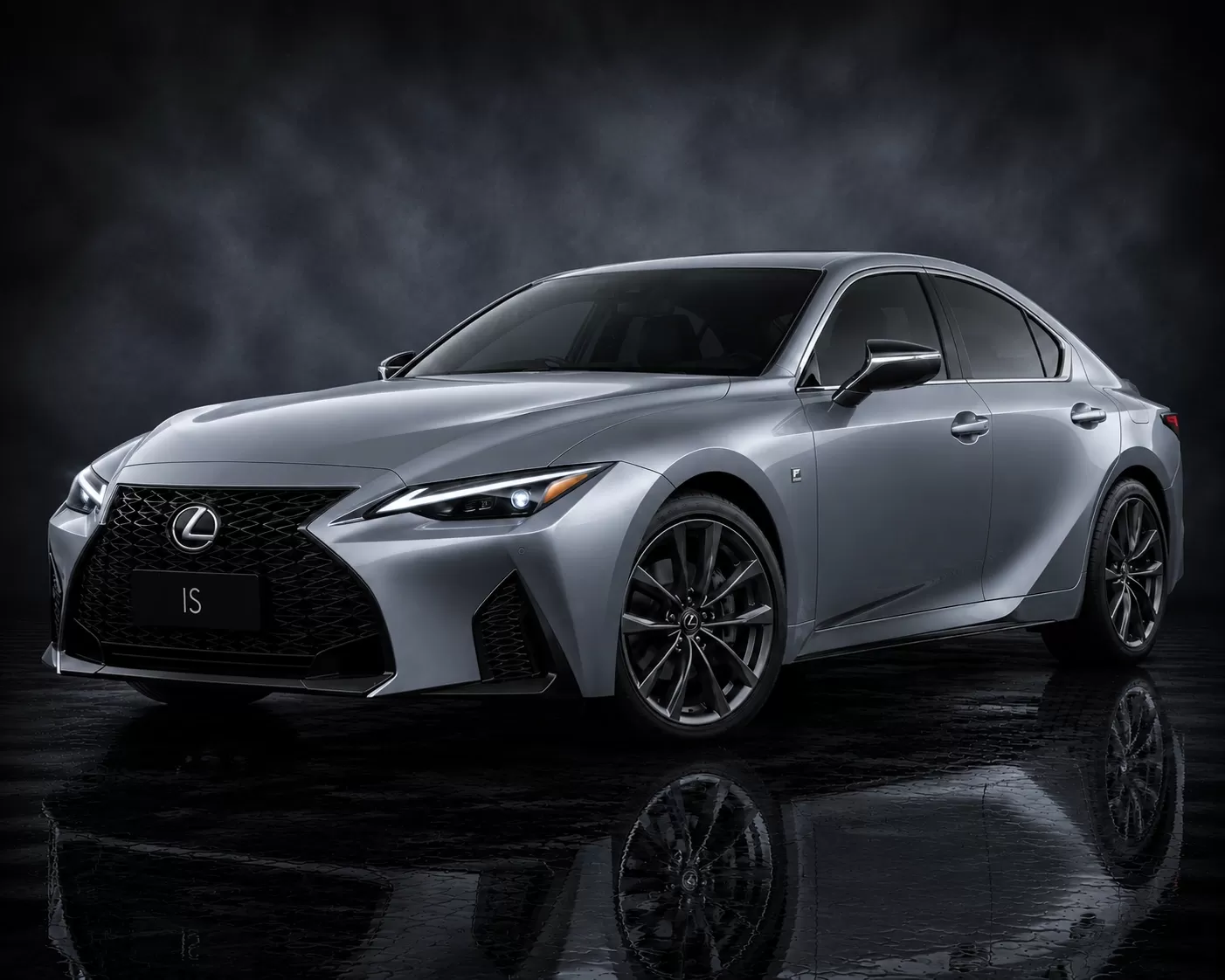 Lexus IS - image 1