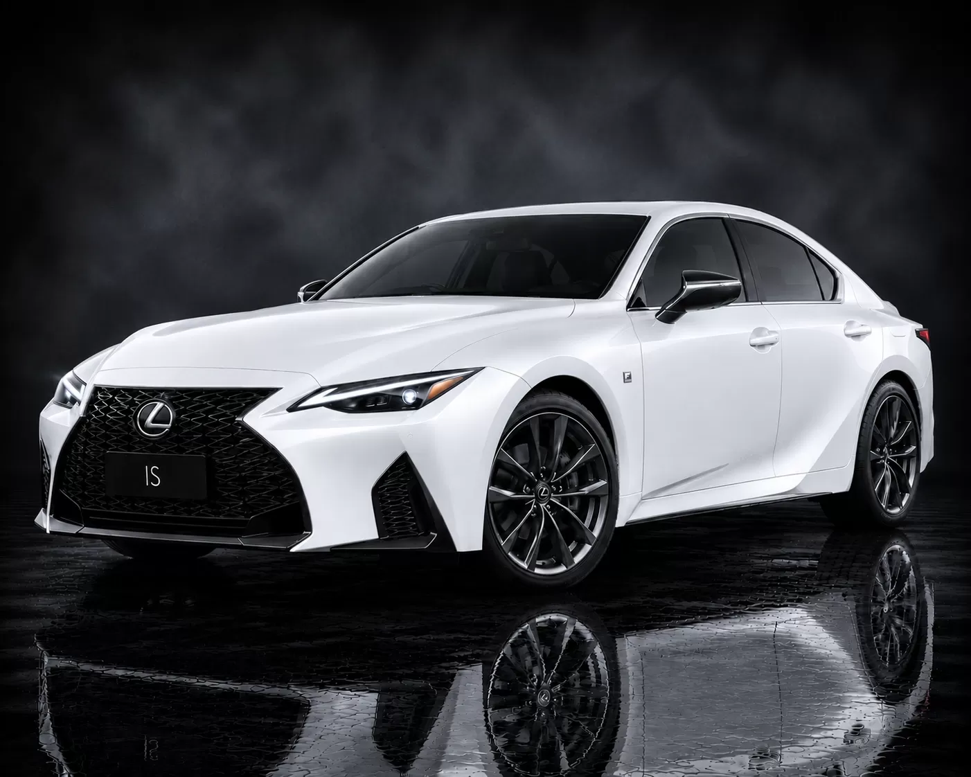 Lexus IS - image 1